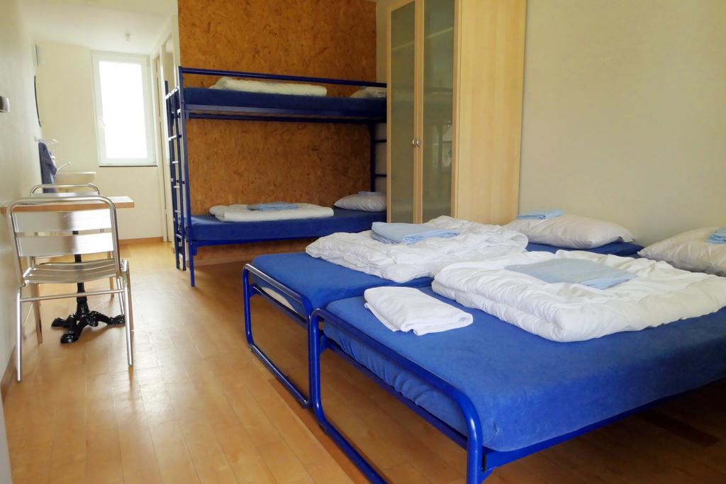Swiss Hostel Lago Lodge ビール エクステリア 写真