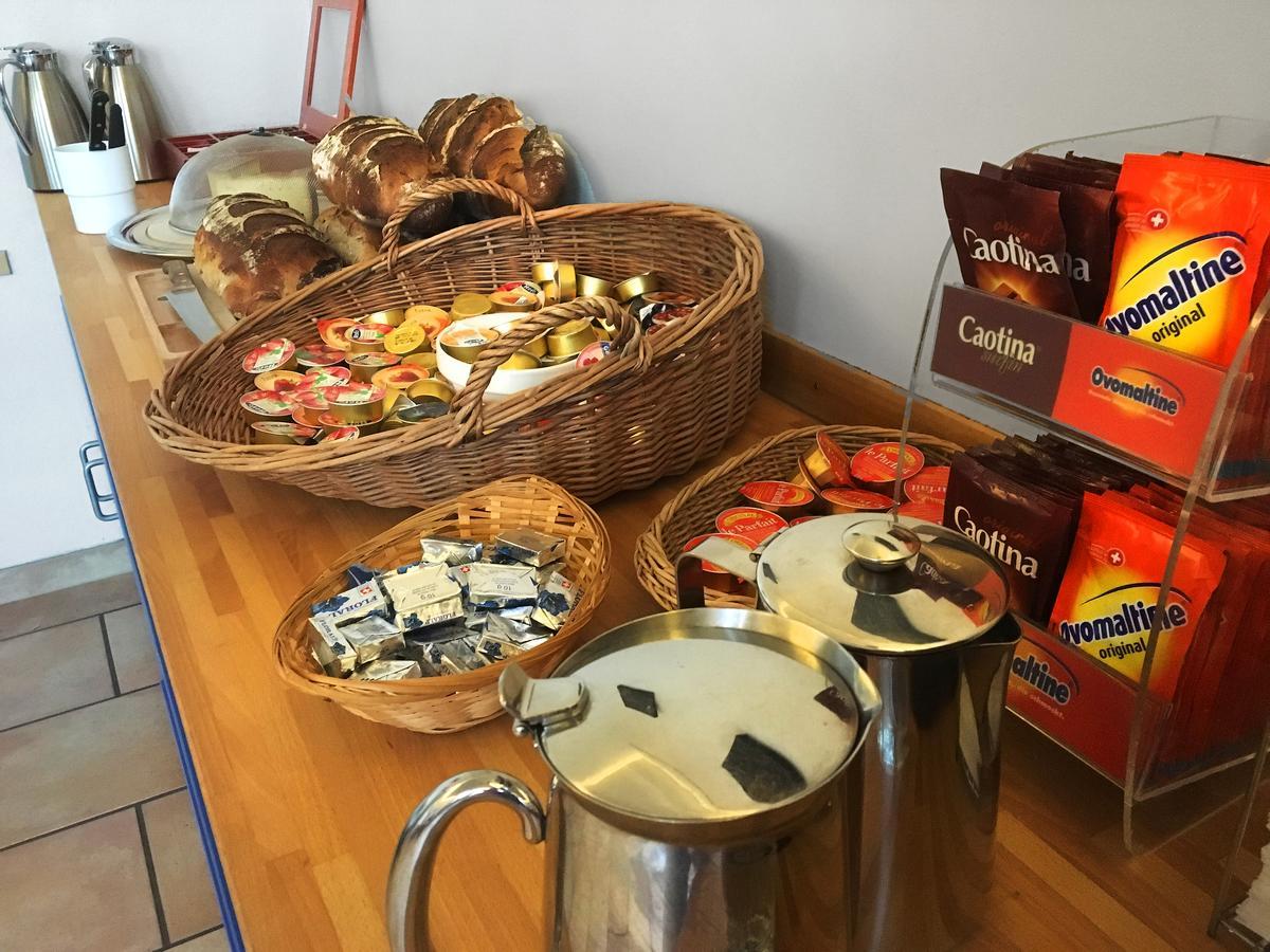 Swiss Hostel Lago Lodge ビール エクステリア 写真